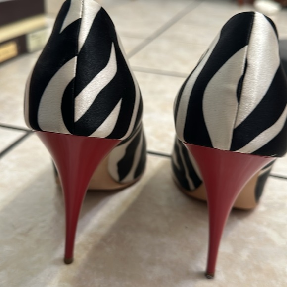 New! never worn! - Picture 2 of 6